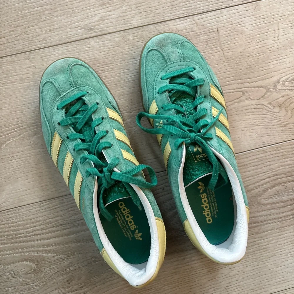 ADIDAS Originals Gazelle Indoor sneakers with gum soles Women’s - Picture 6 of 11